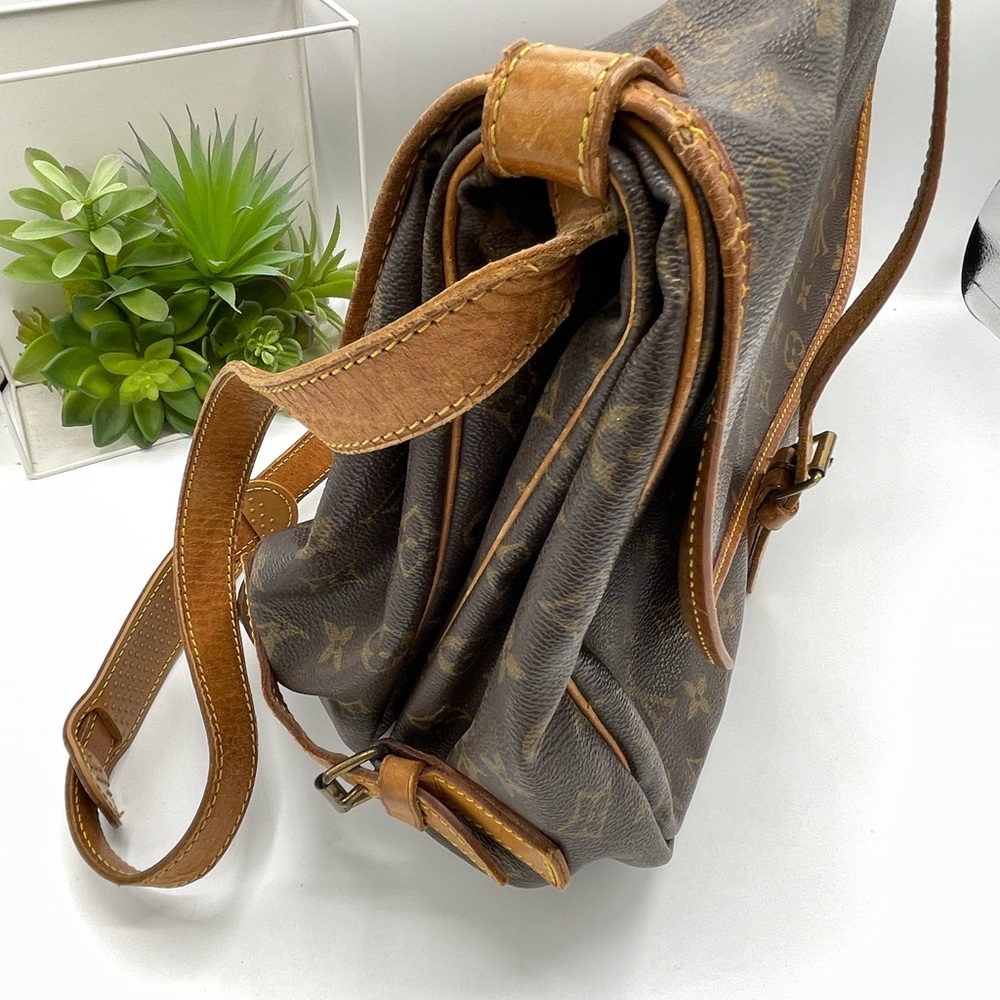 AUTHENTIC Louis Vuitton Monogram Saumur 43 - Picture 9 of 15